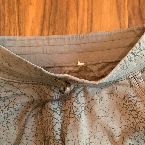 Lululemon Patterned Sweat Pants. - Picture 7 of 8